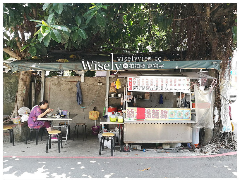 新北新店。復興路27號旁巷子口黑白切小吃︱魯肉飯、肉羹清湯，近景美橋旁 @WISELY's 拍拍照寫寫字