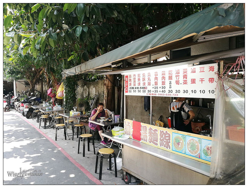 新北新店。復興路27號旁巷子口黑白切小吃︱魯肉飯、肉羹清湯，近景美橋旁