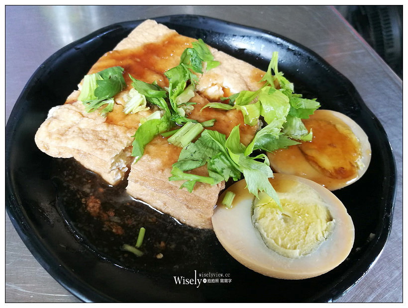 新北新店。復興路27號旁巷子口黑白切小吃︱魯肉飯、肉羹清湯，近景美橋旁