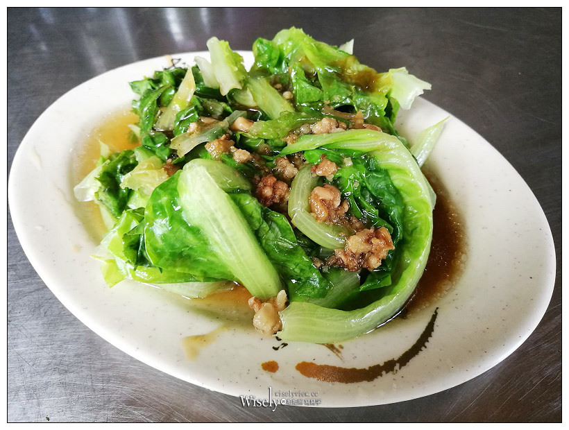 新北新店。復興路27號旁巷子口黑白切小吃︱魯肉飯、肉羹清湯，近景美橋旁