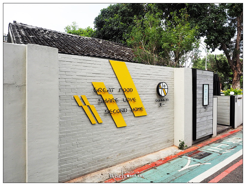 台北大安。光一肆號︱新生南路上老宅改建的白色玻璃咖啡屋，鄰近台灣大學～知名網紅IG打卡店，輕食早午餐下午茶