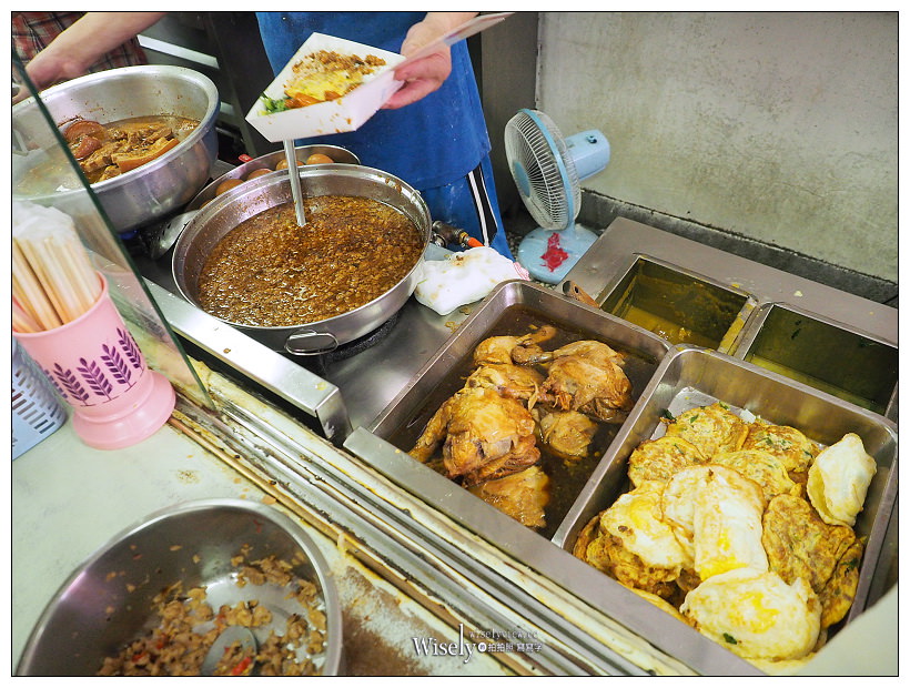 新北新店。可愛村便當︱必吃雞腿飯及焢肉飯，大豐路知名平價小吃便當美食