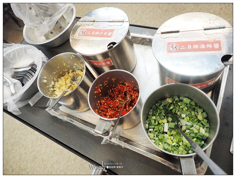新北永和。二月牌沙茶爐︱五層澎湃海鮮塔與自製沙茶醬，扁魚蝦米湯底好新鮮；另有客製私房菜餚，以及新口味韓式豆骨鍋，多人品嚐CP值超高！