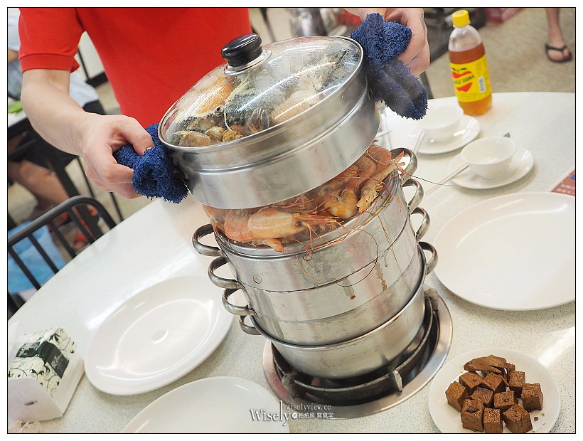 新北永和。二月牌沙茶爐︱五層澎湃海鮮塔與自製沙茶醬，扁魚蝦米湯底好新鮮；另有客製私房菜餚，以及新口味韓式豆骨鍋，多人品嚐CP值超高！