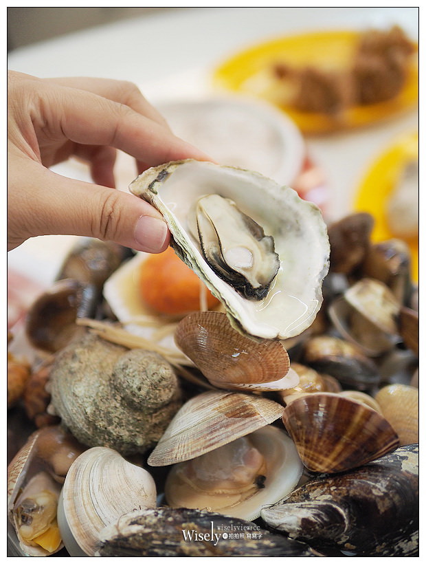 新北永和。二月牌沙茶爐︱五層澎湃海鮮塔與自製沙茶醬，扁魚蝦米湯底好新鮮；另有客製私房菜餚，以及新口味韓式豆骨鍋，多人品嚐CP值超高！