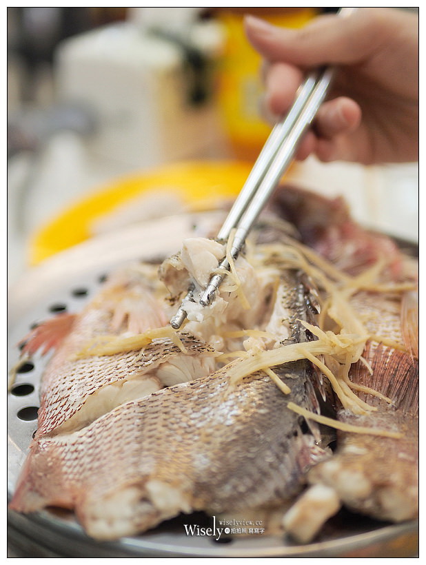 新北永和。二月牌沙茶爐︱五層澎湃海鮮塔與自製沙茶醬，扁魚蝦米湯底好新鮮；另有客製私房菜餚，以及新口味韓式豆骨鍋，多人品嚐CP值超高！