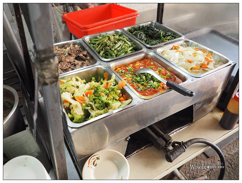 台北大同。玉燕家傳肉粽魯肉飯︱寧夏夜市老字號小吃～豬腳飯、竹筍湯