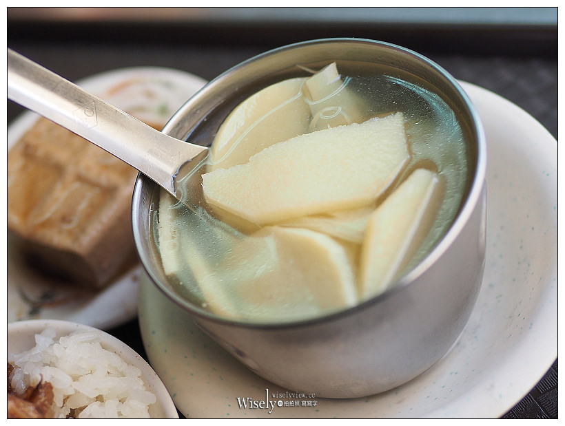 台北大同。玉燕家傳肉粽魯肉飯︱寧夏夜市老字號小吃～豬腳飯、竹筍湯