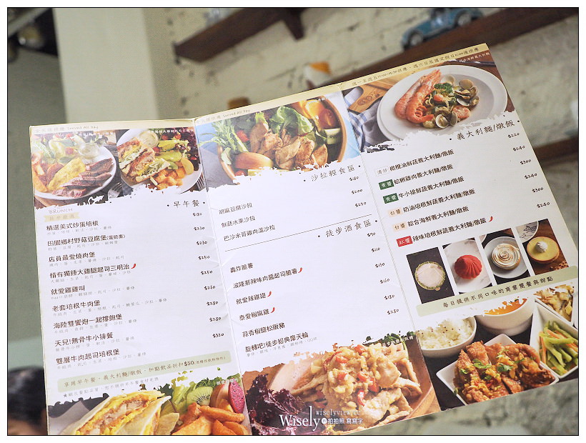 台北松山。徒步3分‧小食光︱平價豐富輕食早午餐，鄰近捷運中山國中站～食尚玩家採訪，大推情有獨鐘大雞腿三明治＆店員最愛燒肉堡，甜點也很厲害！