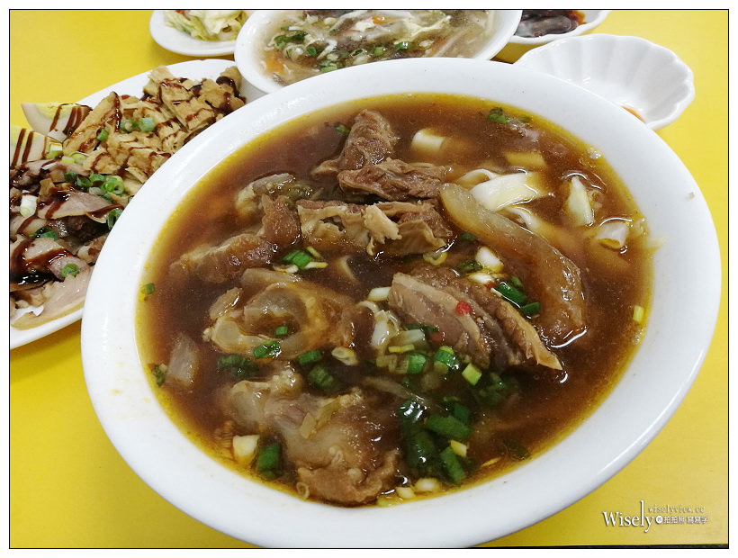 新北中和。阿敏水餃牛肉麵︱鄰近四號公園美食小吃店，價格平實份量實在