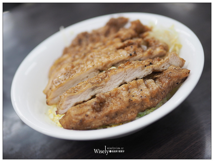 新北新店。小樂精緻麵食館︱鼎泰豐師傅掌廚，排骨炒飯、餛飩拌麵、獅子頭