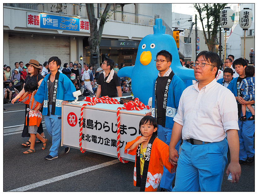 福島市。福島草鞋祭︱日本第一大的「健腳祈願大草鞋」，大小草鞋親子共舞
