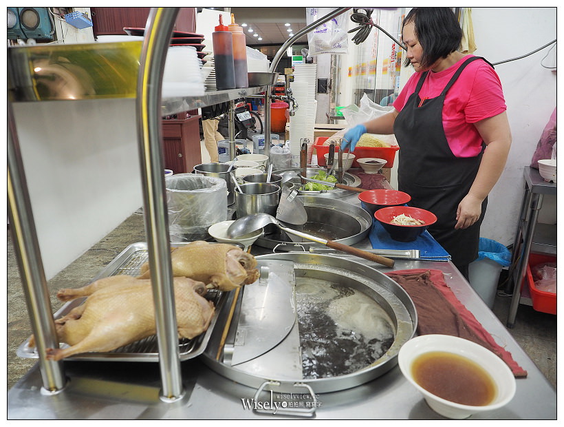 新北永和。鐘點棧 當歸鴨、鴨肉飯專賣店-樂華店︱中永和銅板小吃～必點鴨肉丸湯、鴨腿切盤與鴨下水，大推