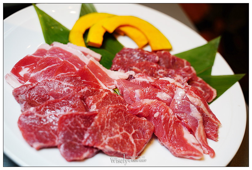 大阪燒肉吃到飽。塩焼肉と甘辛鍋の店 ぜろはち 難波OCAT店︱近江牛任你吃～鄰近JR難波站與利木津巴士站，價格平實有和牛認證標誌＃內含優惠資訊