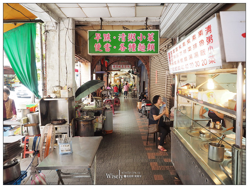 台北萬華。藍居古早味餛飩麵︱美味大骨湯頭餛飩湯，在地出名的孝女麵攤