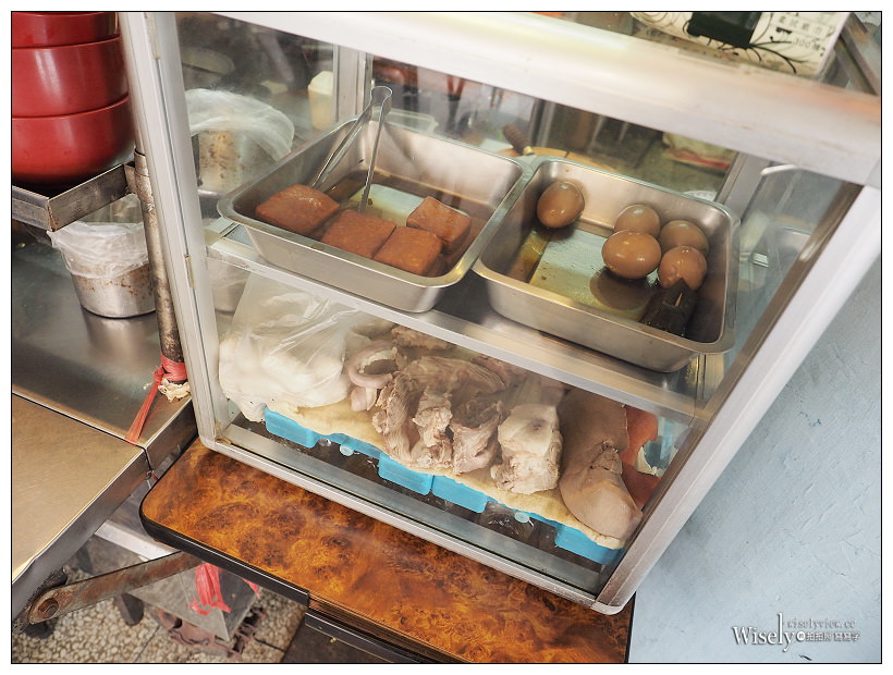 台北萬華。藍居古早味餛飩麵︱美味大骨湯頭餛飩湯，在地出名的孝女麵攤