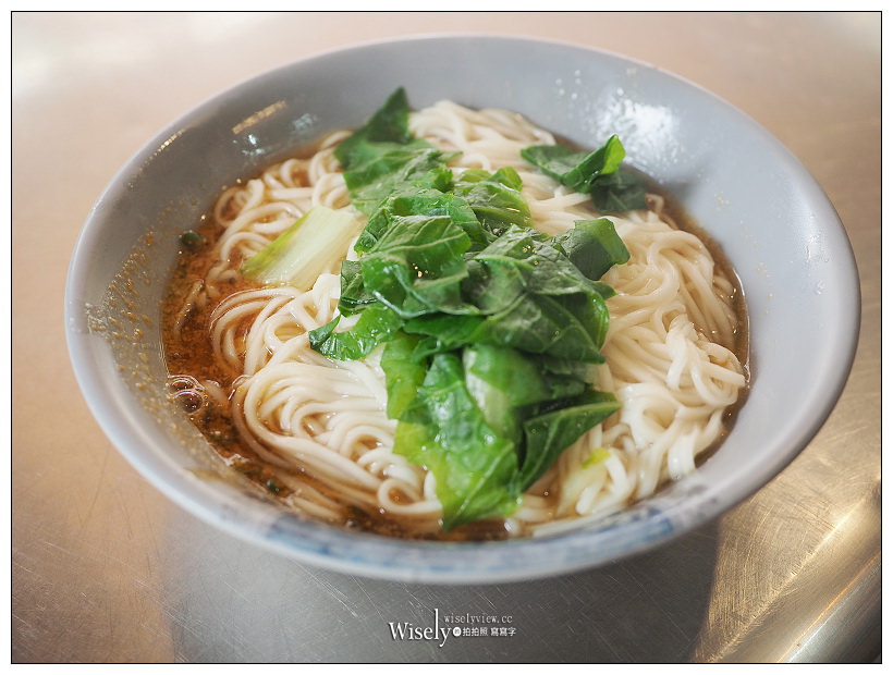 台北萬華。藍居古早味餛飩麵︱美味大骨湯頭餛飩湯，在地出名的孝女麵攤