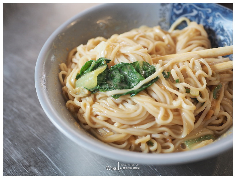 台北萬華。藍居古早味餛飩麵︱美味大骨湯頭餛飩湯，在地出名的孝女麵攤