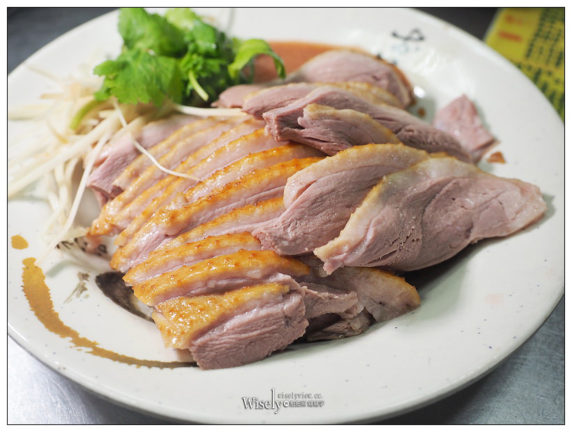 新北永和。型男鵝肉店︱福和橋旁低調的鵝肉黑白切美食，必嚐剁肉飯與鵝腸湯