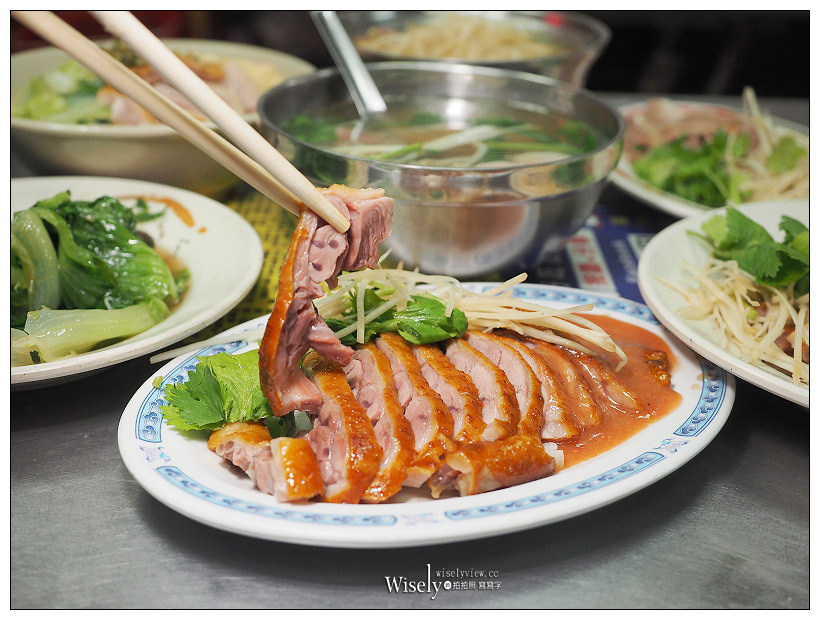 新北永和。型男鵝肉店︱福和橋旁低調的鵝肉黑白切美食，必嚐剁肉飯與鵝腸湯