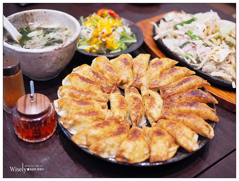 福島美食。照井圓盤餃子-JR福島東口站店︱口感酥香美味好吃，在地排隊美食名物