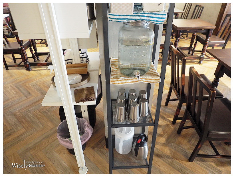 台北松山。伊宛面︱椒麻滷豬腳麵，大推！魔鬼藏在細節裡，工業風裝潢餐廳 #台味港點混搭套餐