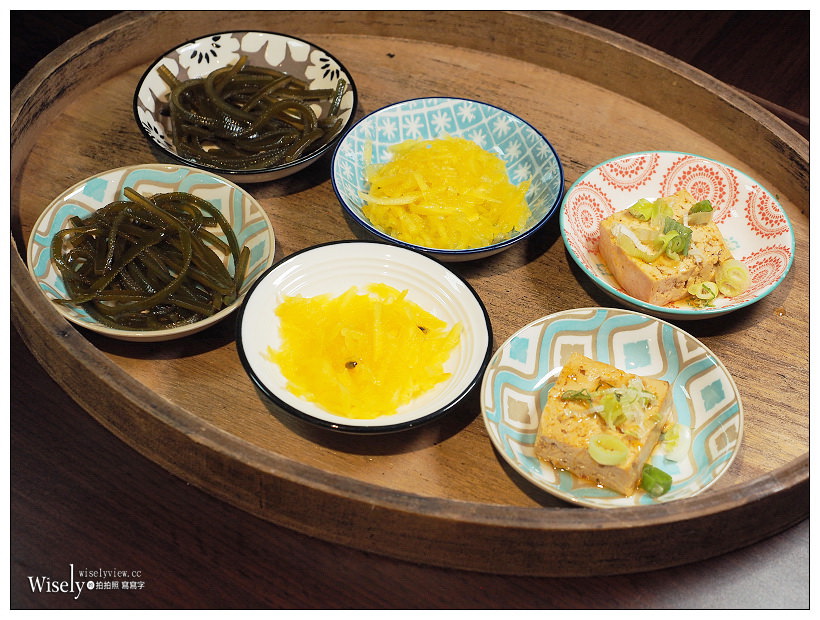 台北松山。伊宛面︱椒麻滷豬腳麵，大推！魔鬼藏在細節裡，工業風裝潢餐廳 #台味港點混搭套餐