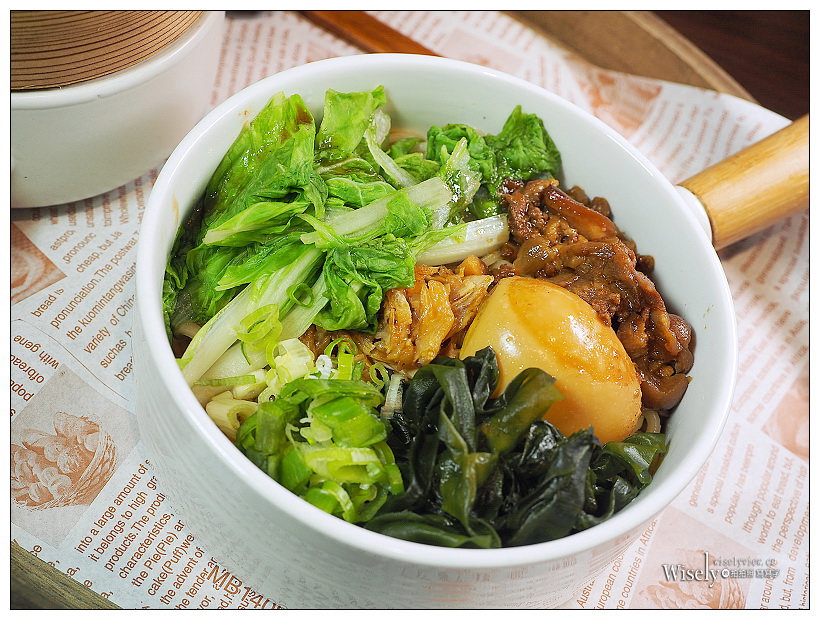 台北松山。伊宛面︱椒麻滷豬腳麵，大推！魔鬼藏在細節裡，工業風裝潢餐廳 #台味港點混搭套餐