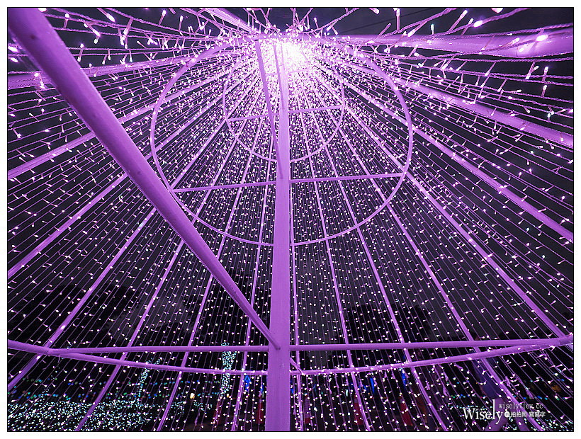 2018宜蘭耶誕奇幻世界。宜蘭縣政府中央公園︱11-16至01-01止，免費入場參觀（Google Pixel 3夜視拍攝）