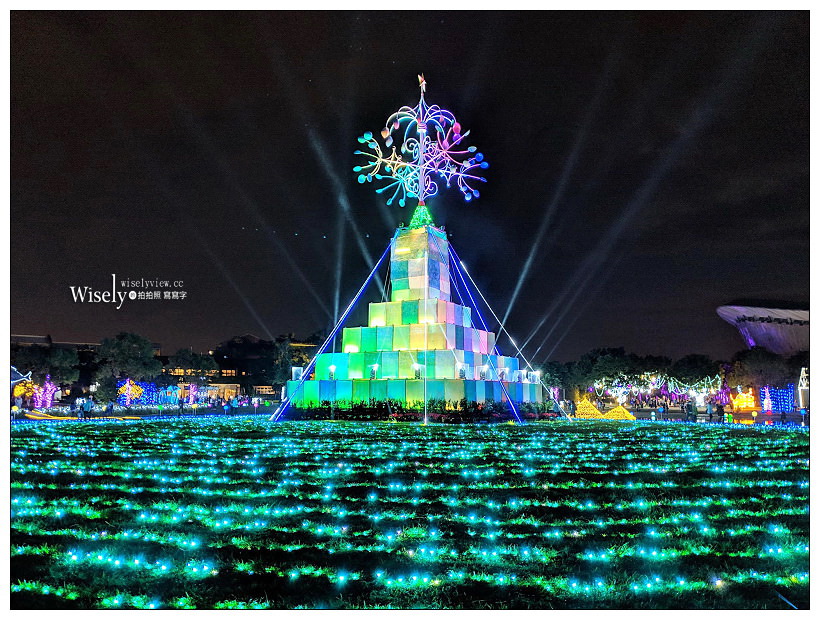 2018宜蘭耶誕奇幻世界。宜蘭縣政府中央公園︱11-16至01-01止，免費入場參觀（Google Pixel 3夜視拍攝）