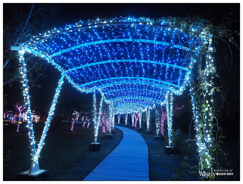 2018宜蘭耶誕奇幻世界。宜蘭縣政府中央公園︱11-16至01-01止，免費入場參觀（Google Pixel 3夜視拍攝）