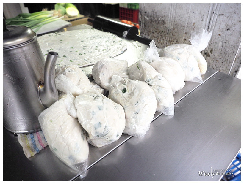 建國黃昏市場蔥油餅︱現做外皮酥脆︱新店排隊銅板小吃︱捷運七張站