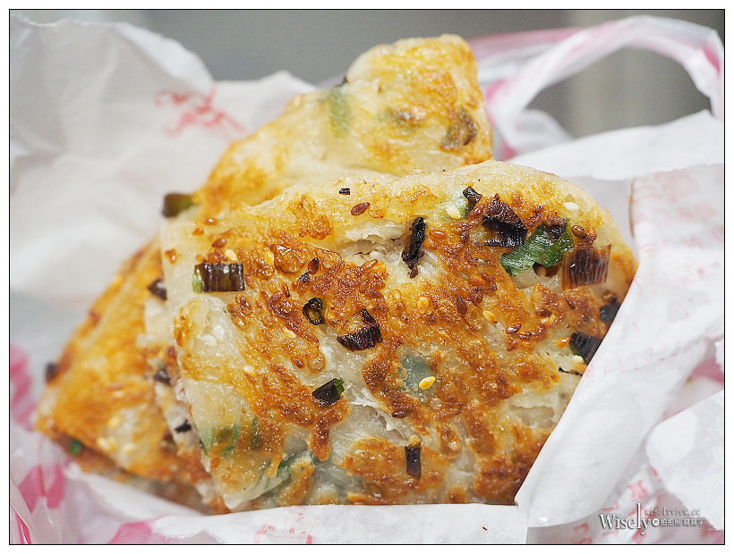 建國黃昏市場蔥油餅︱現做外皮酥脆︱新店排隊銅板小吃︱捷運七張站