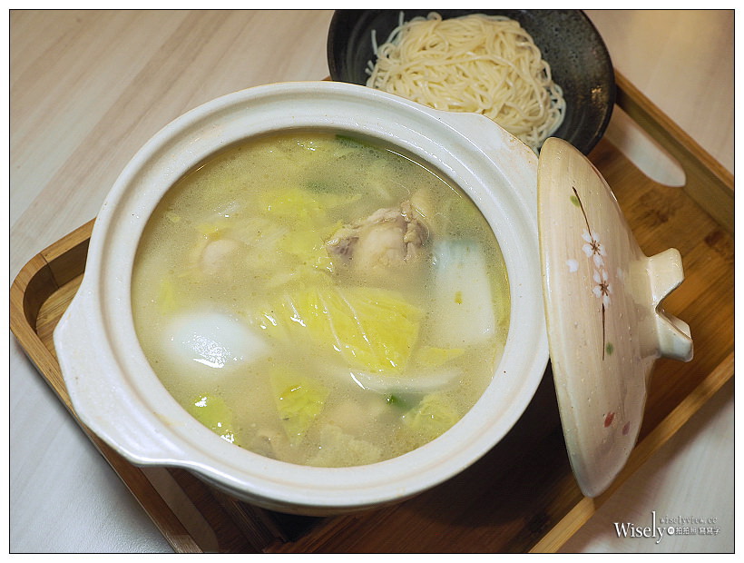 台北。采味食光︱文青風麵食館，推薦精燉砂鍋胡椒豬肚雞&紅燒膠原軟骨麵～台北後門美食／捷運科技大樓站美食／和平東路118巷美食