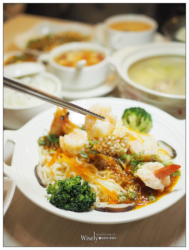 台北。采味食光︱文青風麵食館，推薦精燉砂鍋胡椒豬肚雞&紅燒膠原軟骨麵～台北後門美食／捷運科技大樓站美食／和平東路118巷美食