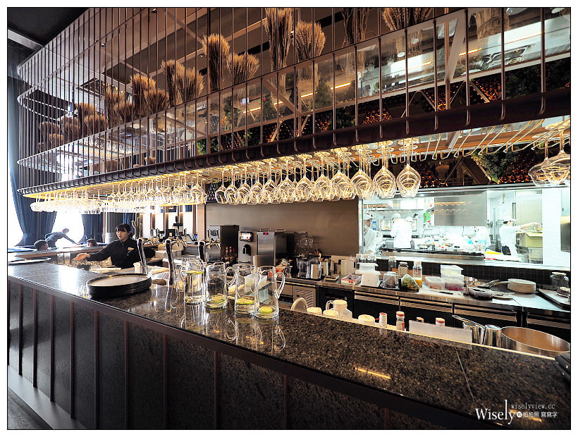 歇業。台北微風南山 UMAMI 金色三麥 LE BLE D’OR︱高挑華麗風格餐酒館，限定料理推出