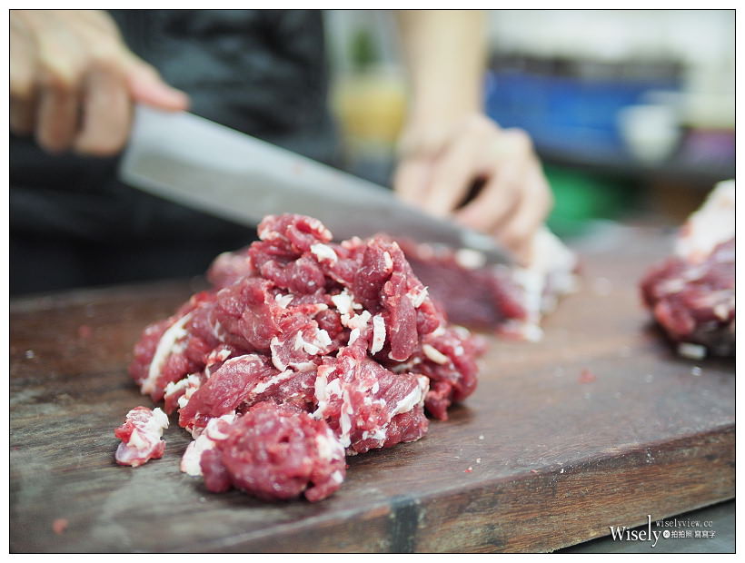 台南平安 阿財牛肉湯︱在地人推薦現場鮮切溫體五花牛肉湯，安平老街美食