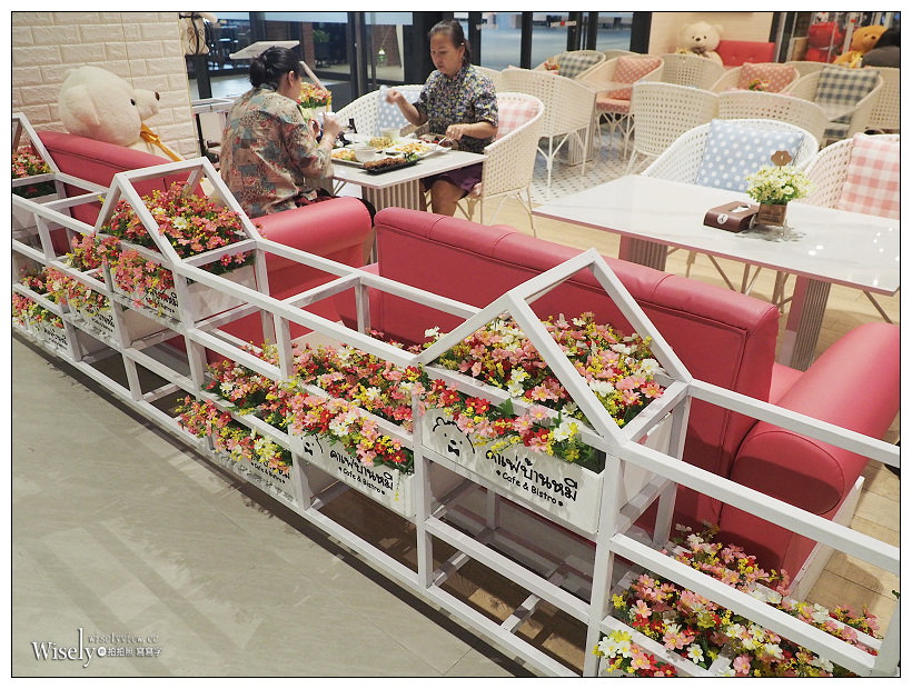 2019曼谷自由行5-5︱紅大哥水門雞飯二店、泰國潑水節(席隆路／暹邏廣場／Central World)、ICONSIAM暹邏天地、拉差達火車夜市(水果冰沙西施)