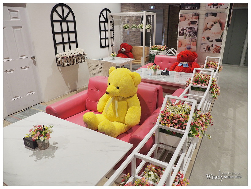 2019曼谷自由行5-5︱紅大哥水門雞飯二店、泰國潑水節(席隆路／暹邏廣場／Central World)、ICONSIAM暹邏天地、拉差達火車夜市(水果冰沙西施)