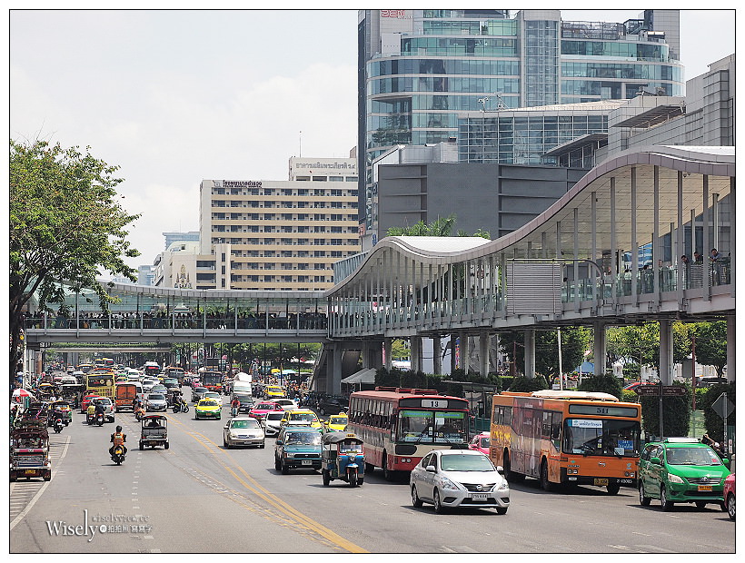 2019曼谷自由行5-5︱紅大哥水門雞飯二店、泰國潑水節(席隆路／暹邏廣場／Central World)、ICONSIAM暹邏天地、拉差達火車夜市(水果冰沙西施)