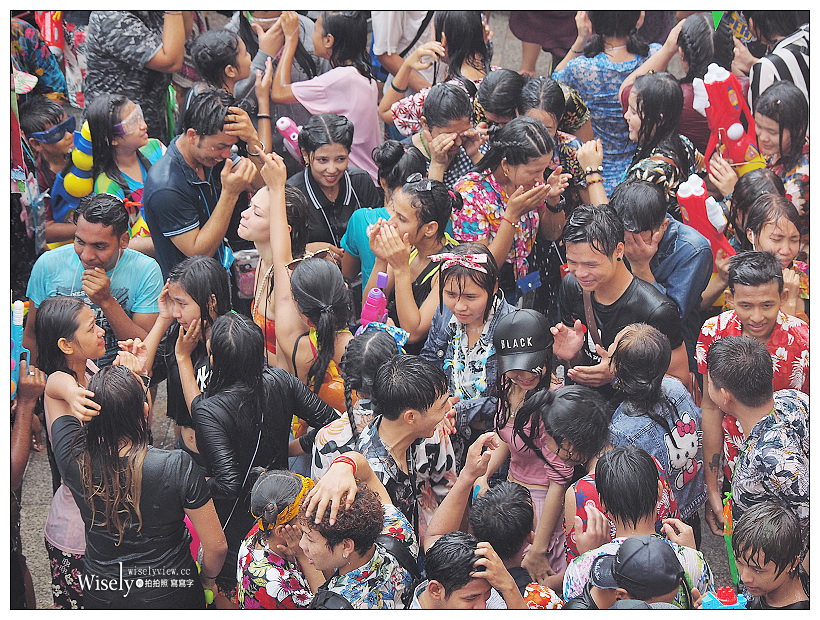 2019曼谷自由行5-5︱紅大哥水門雞飯二店、泰國潑水節(席隆路／暹邏廣場／Central World)、ICONSIAM暹邏天地、拉差達火車夜市(水果冰沙西施)