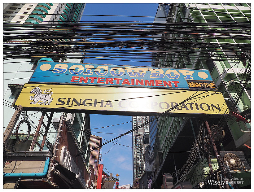 2019曼谷自由行5-5︱紅大哥水門雞飯二店、泰國潑水節(席隆路／暹邏廣場／Central World)、ICONSIAM暹邏天地、拉差達火車夜市(水果冰沙西施)