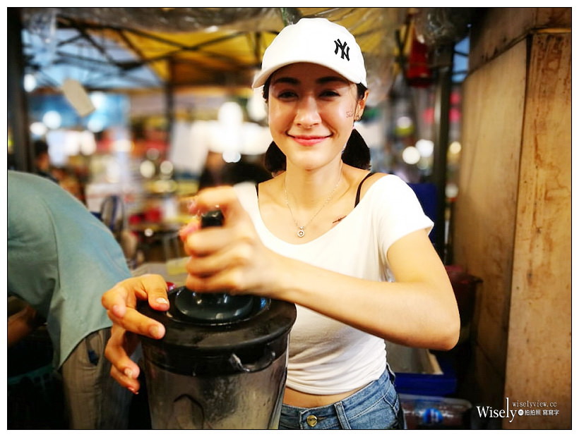 2019曼谷自由行5-5︱紅大哥水門雞飯二店、泰國潑水節(席隆路／暹邏廣場／Central World)、ICONSIAM暹邏天地、拉差達火車夜市(水果冰沙西施)