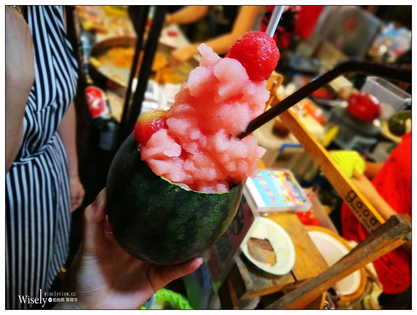 2019曼谷自由行5-5︱紅大哥水門雞飯二店、泰國潑水節(席隆路／暹邏廣場／Central World)、ICONSIAM暹邏天地、拉差達火車夜市(水果冰沙西施)