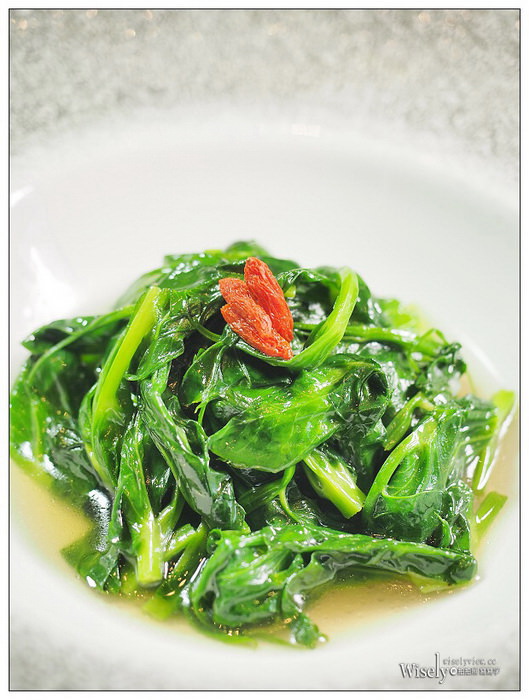 歇業。台北101美食 粵菜食府《十二粵》︱限時推出母親節感恩套餐料理，港澳名廚座鎮的限定美味