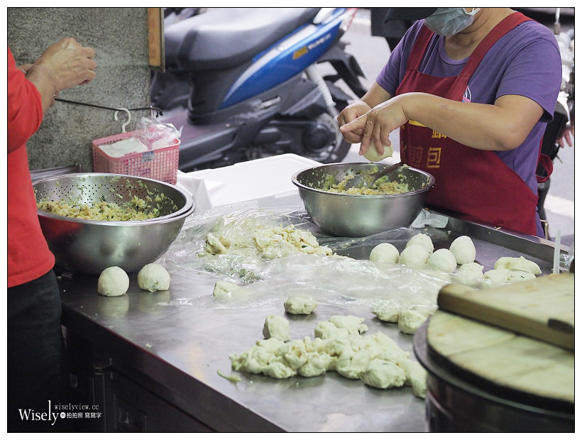 高雄鹽埕 下一鍋水煎包︱老字號排隊美食，皮薄饀香預約尤佳
