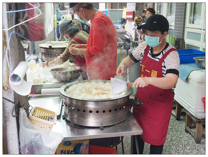 高雄鹽埕 下一鍋水煎包︱老字號排隊美食，皮薄饀香預約尤佳