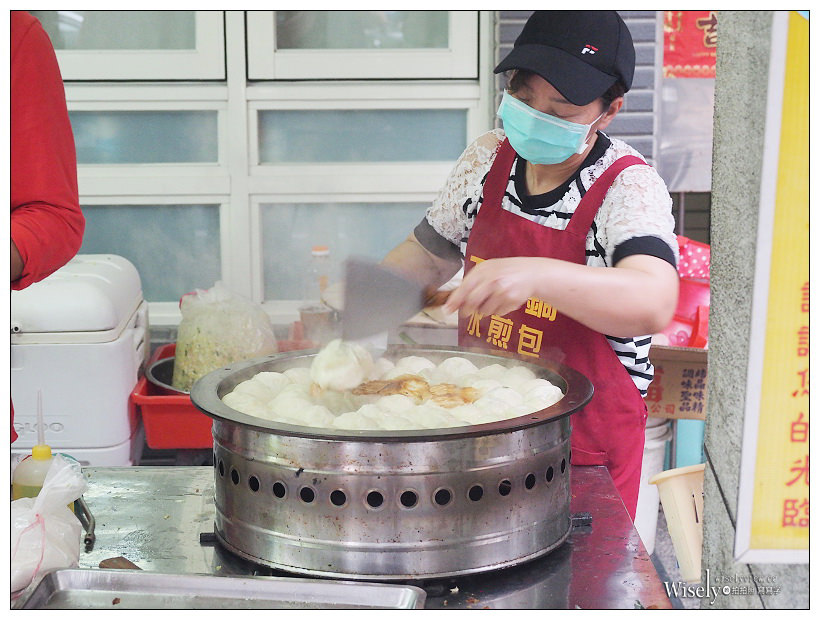 高雄鹽埕 下一鍋水煎包︱老字號排隊美食，皮薄饀香預約尤佳