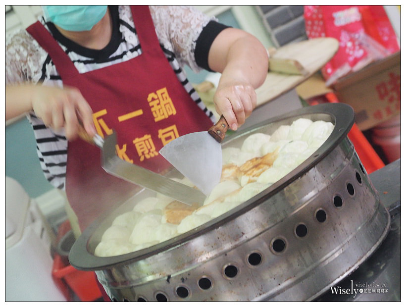 高雄鹽埕 下一鍋水煎包︱老字號排隊美食，皮薄饀香預約尤佳