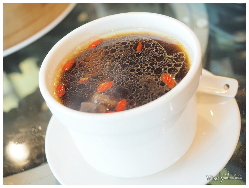 台北點水樓。臺灣櫻花蝦料理︱櫻花蝦全新菜色限時推出～櫻花蝦小籠包／櫻花蝦寧波年糕／櫻花蝦燉水蛋，加點推薦清蒸龍虎石斑，捷運忠孝復興站美食